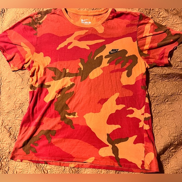 Nike Swoosh Logo T-shirt Size Large - Picture 1 of 5